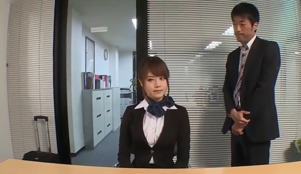 Cô tiếp viên akiho yoshizawa mới vào nghề bị hiếp